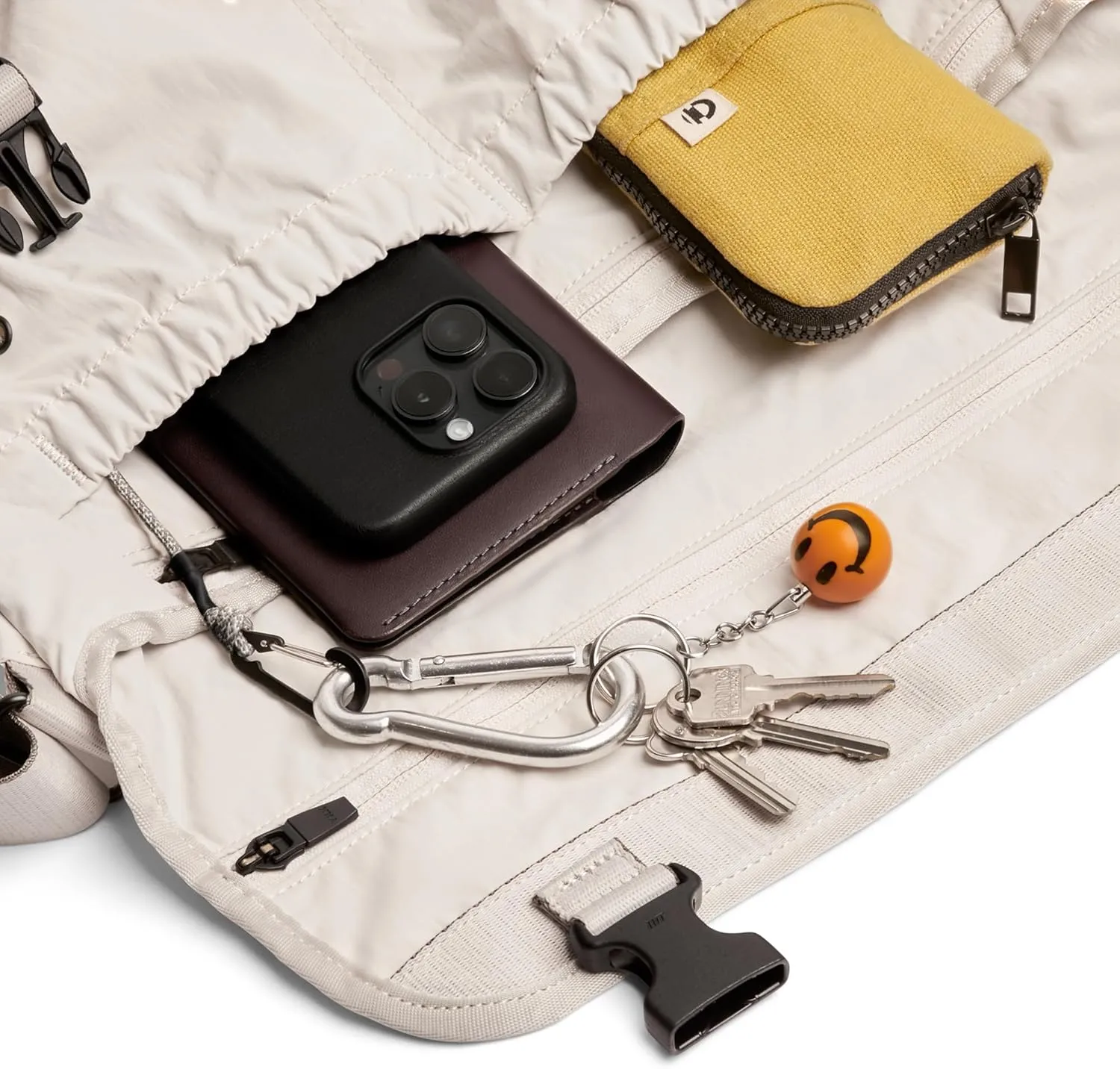 Bellroy Cinch Messenger (12 liter lightweight shoulder bag, water-resistant fabric, effortless organization) - Oat
