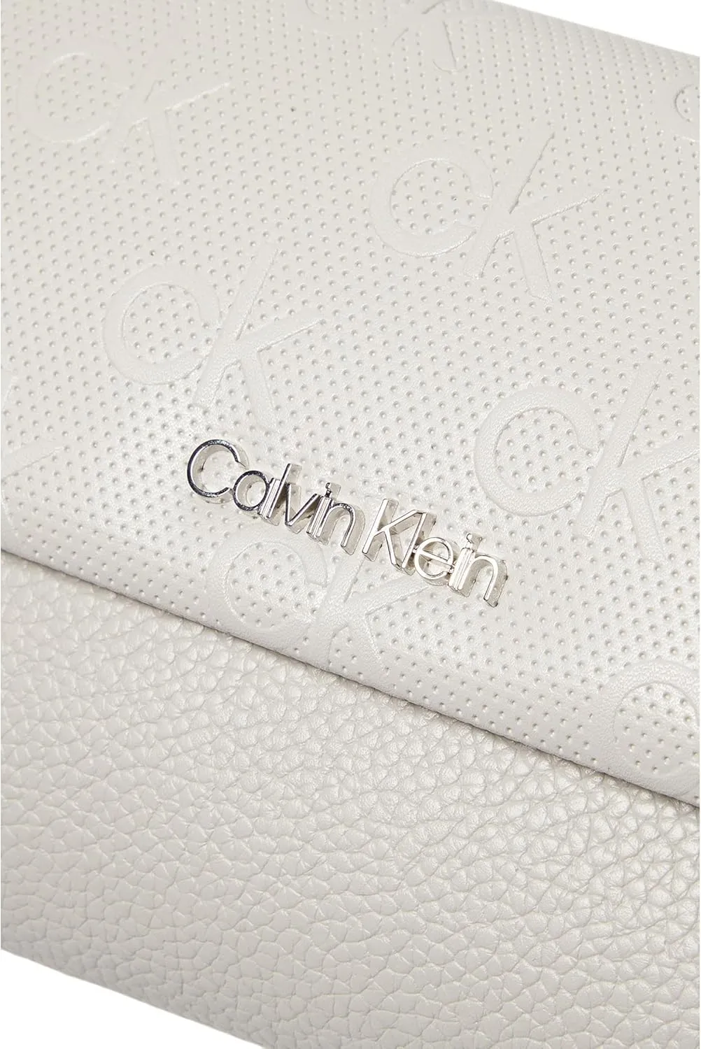 Calvin Klein Key Item Signature Crossbody