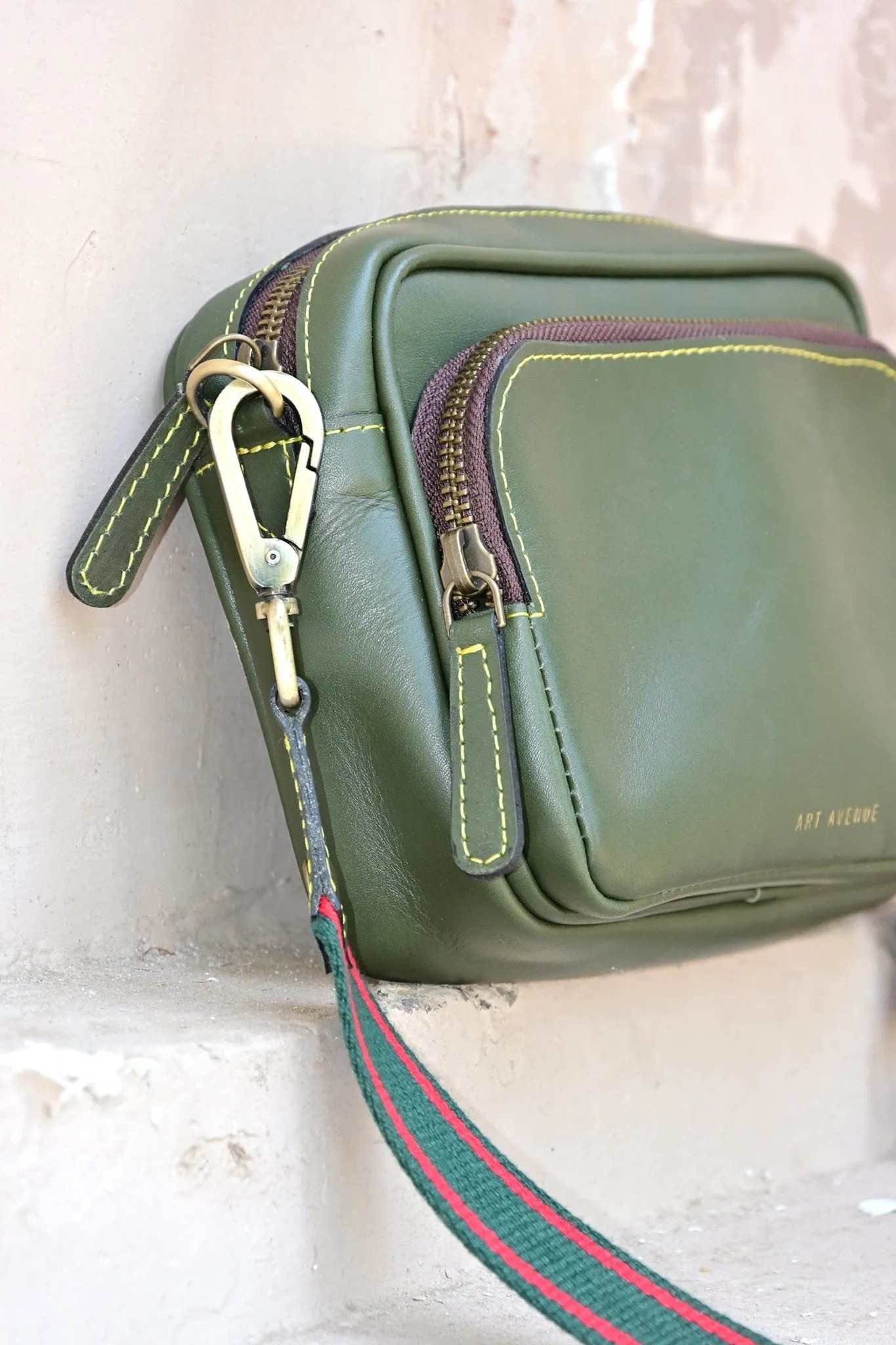HARISSON  - LEATHER SLING BAG (Green)