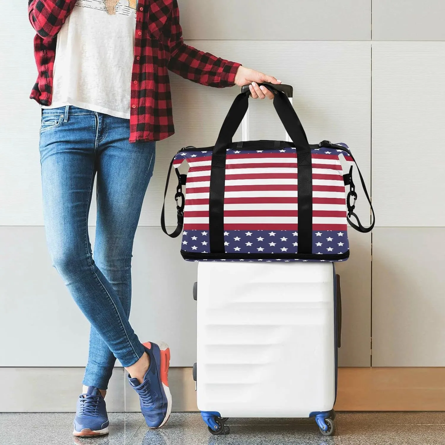 Large Gym Bag Usa Flag 4th July Sports Travel Duffel Bag,Weekender Overnight Bag with Wet Pocket and Shoes Compartment for Women Girls Travel, Gym, Yoga, School