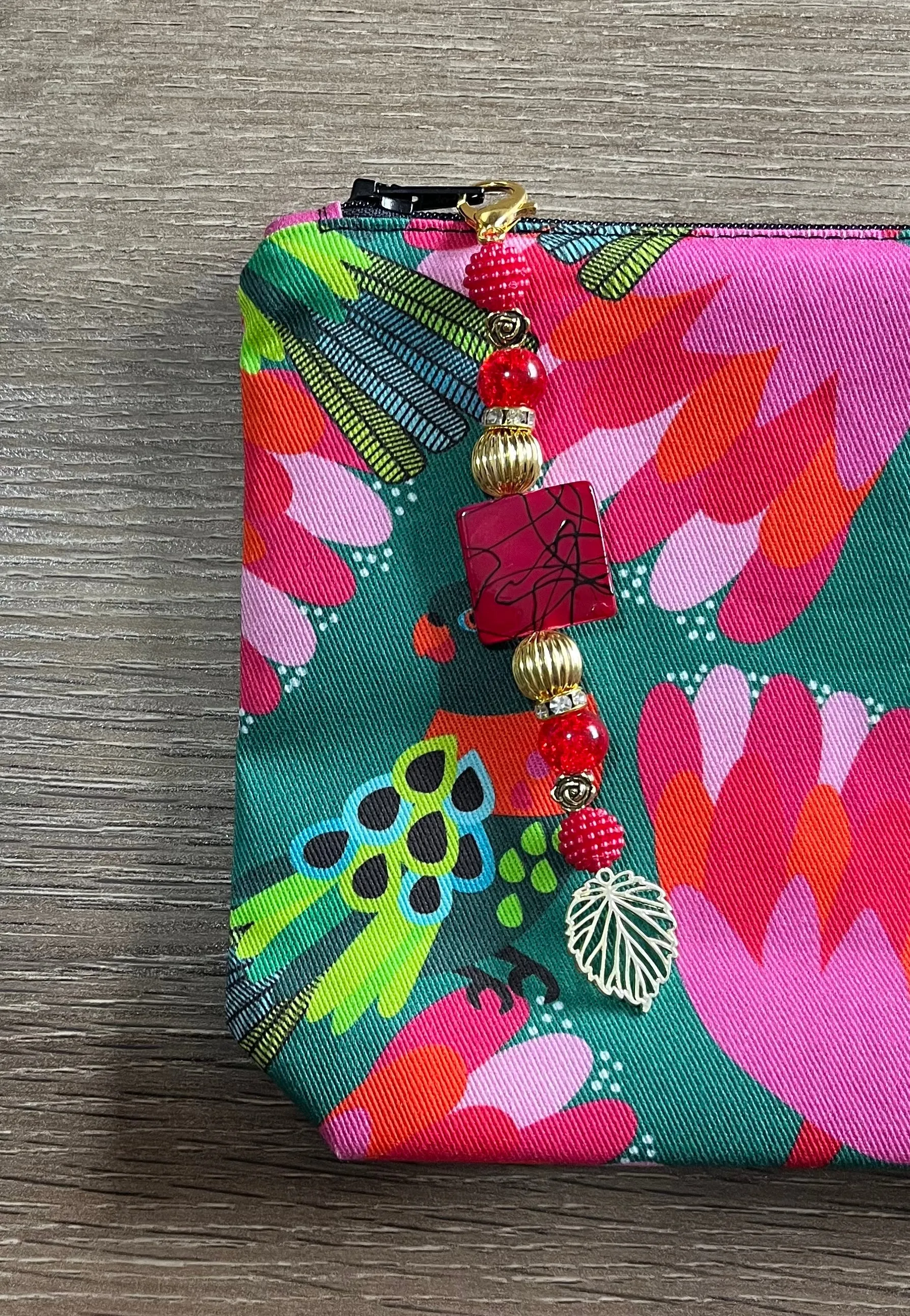 Lorikeet Pouch with boxed bottom - 19.5cm x 14cm with Zipper Charm