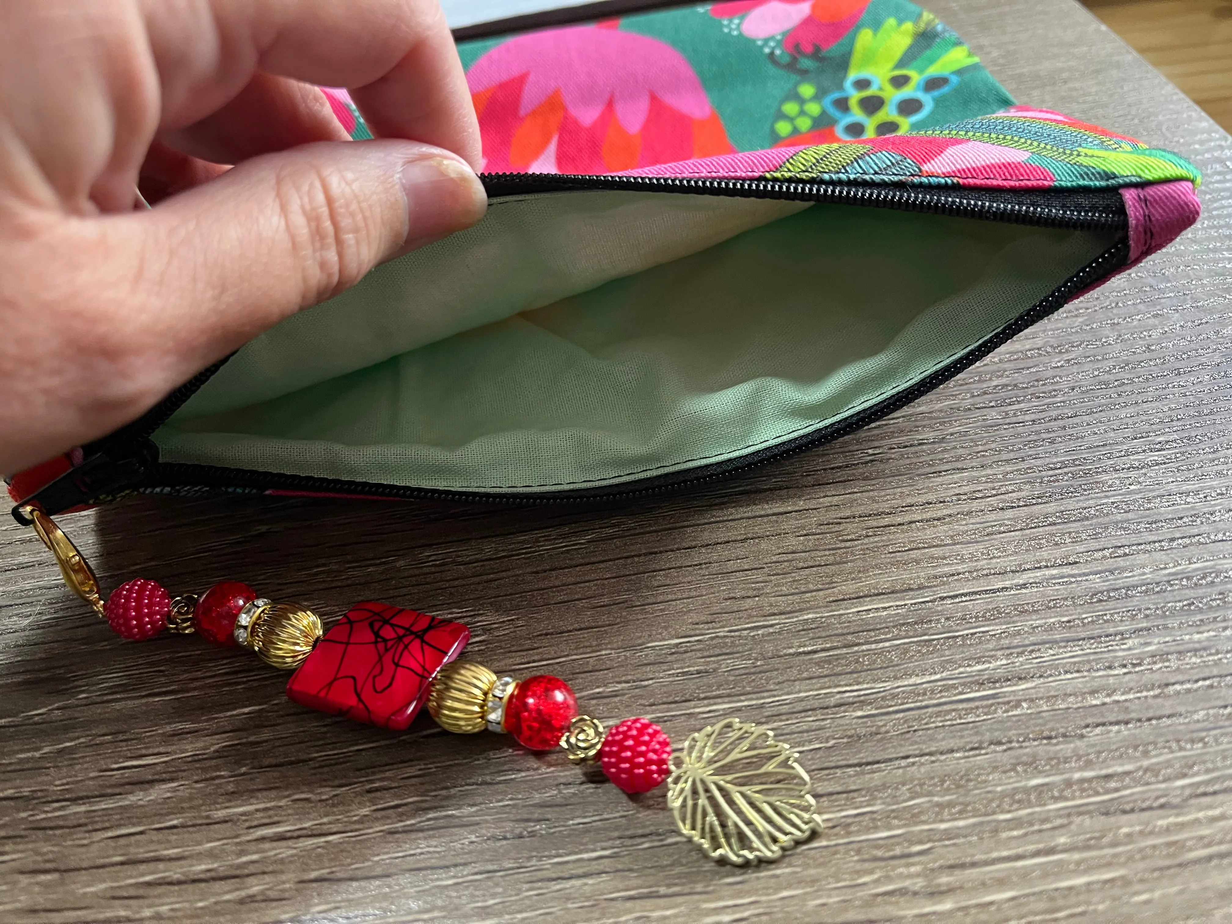 Lorikeet Pouch with boxed bottom - 19.5cm x 14cm with Zipper Charm