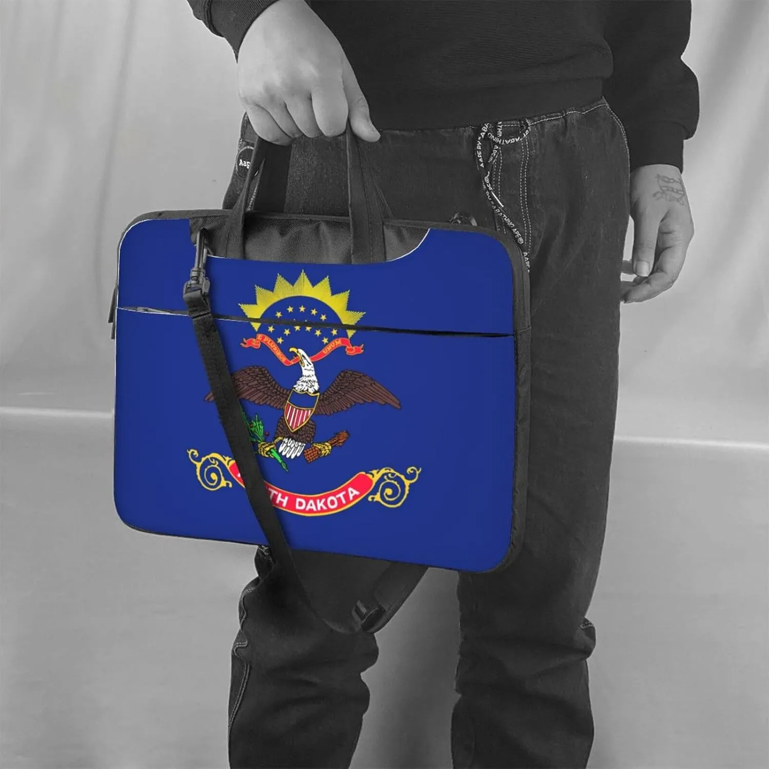 North Dakota State Flag Print Laptop Adjustable Shoulder Strap With Handle Accessory Pocket For Men Women
