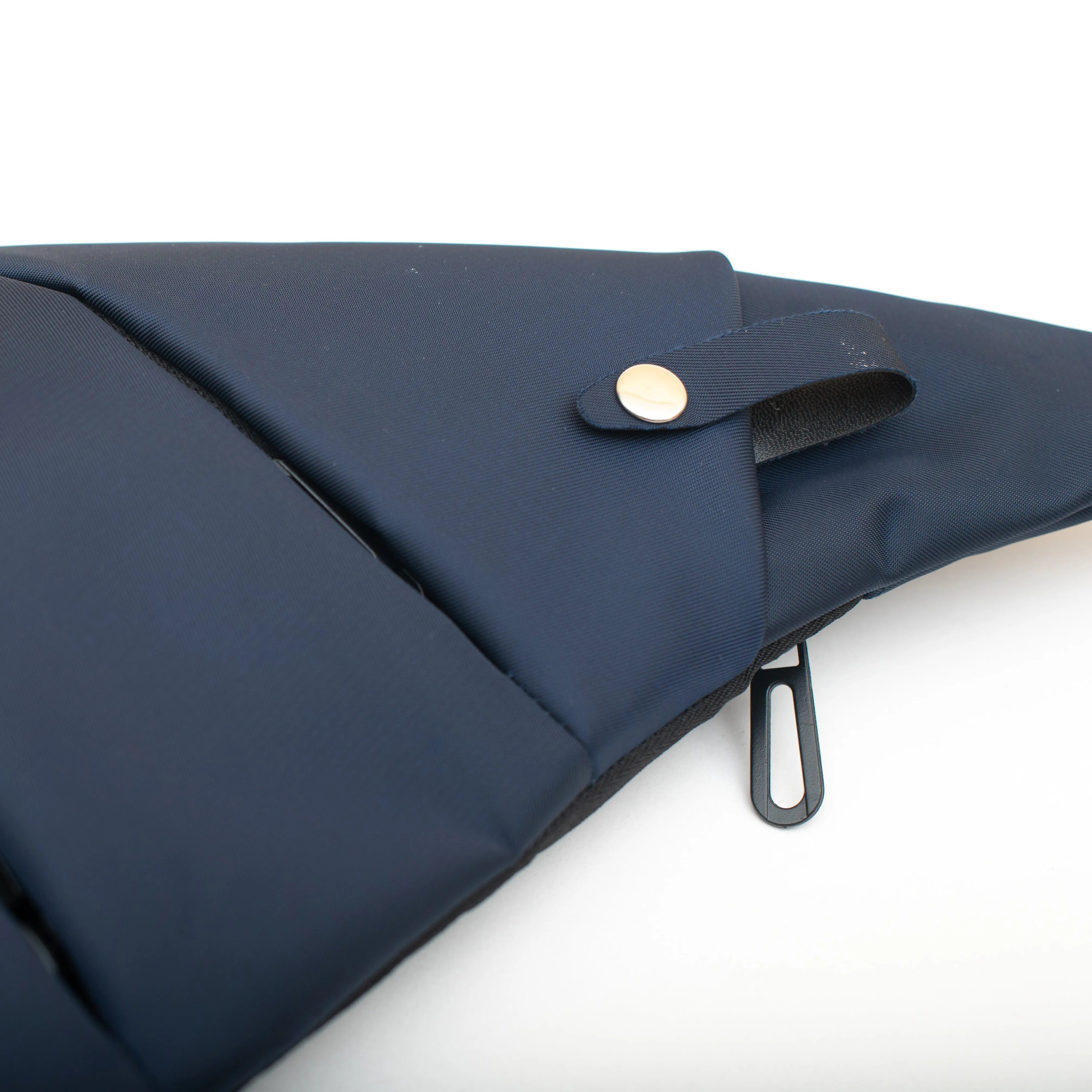 Oblique Columbus Sling Bag: 1N