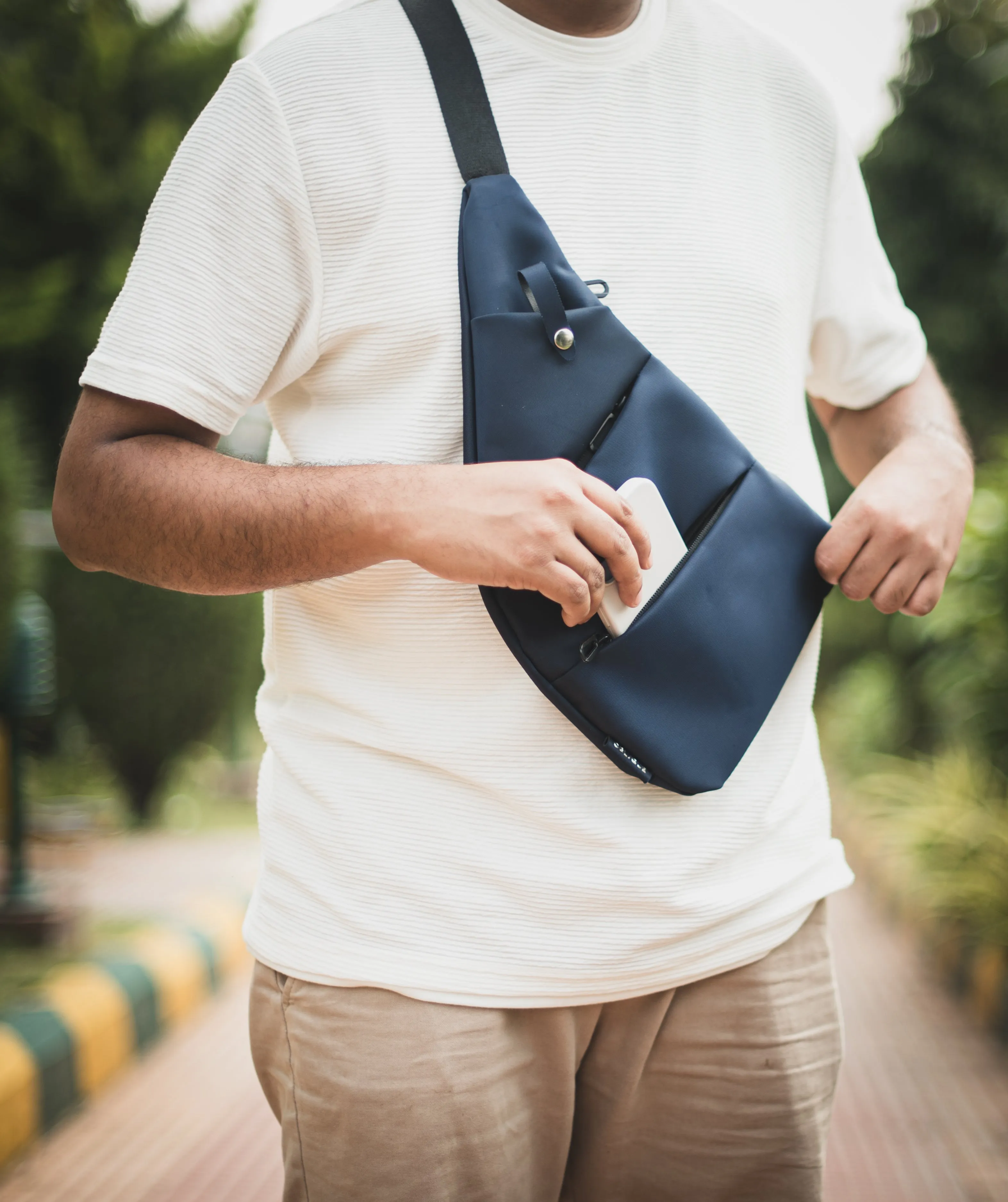 Oblique Columbus Sling Bag: 1N
