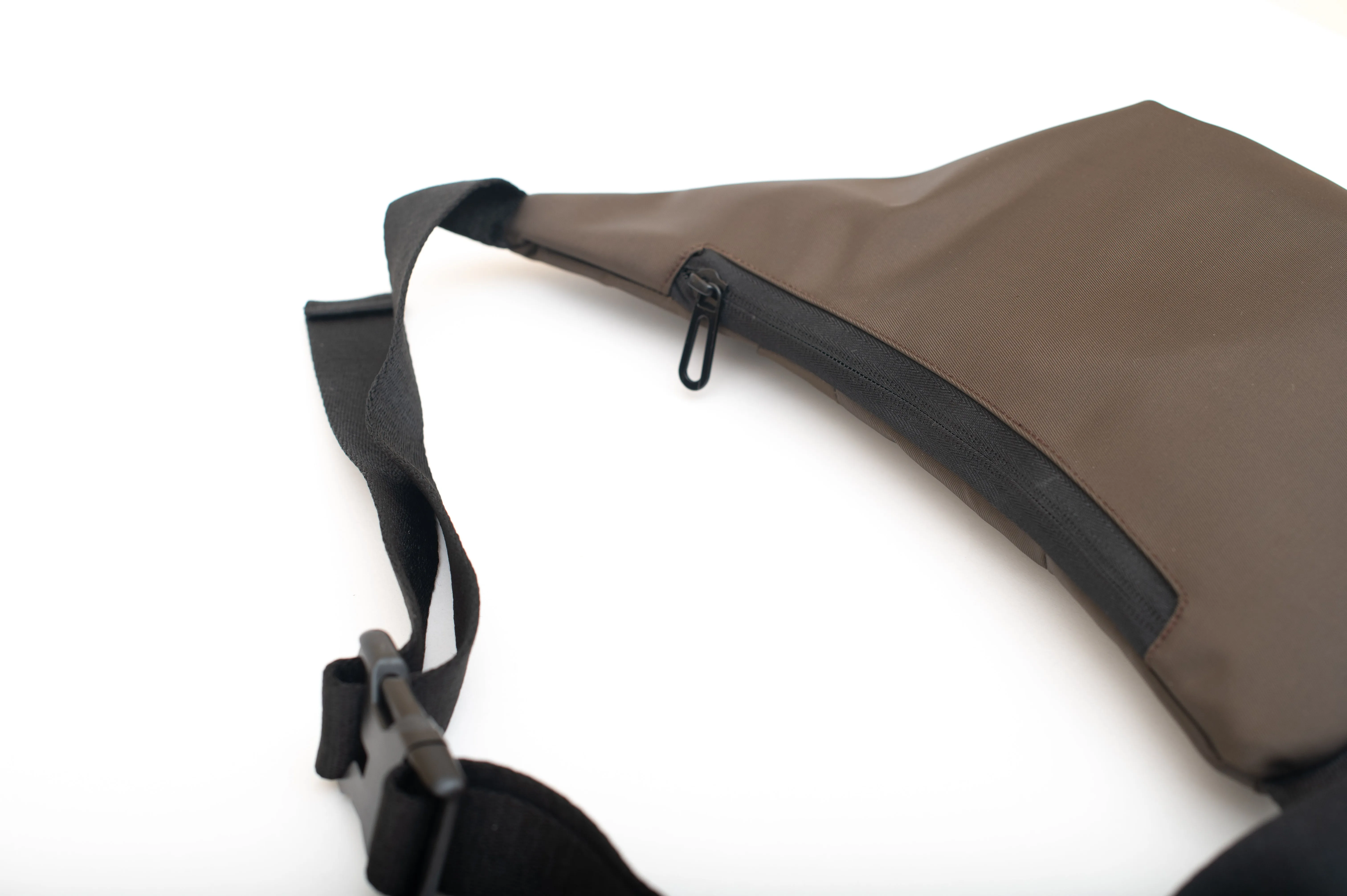Oblique Columbus Sling Bag: 1N