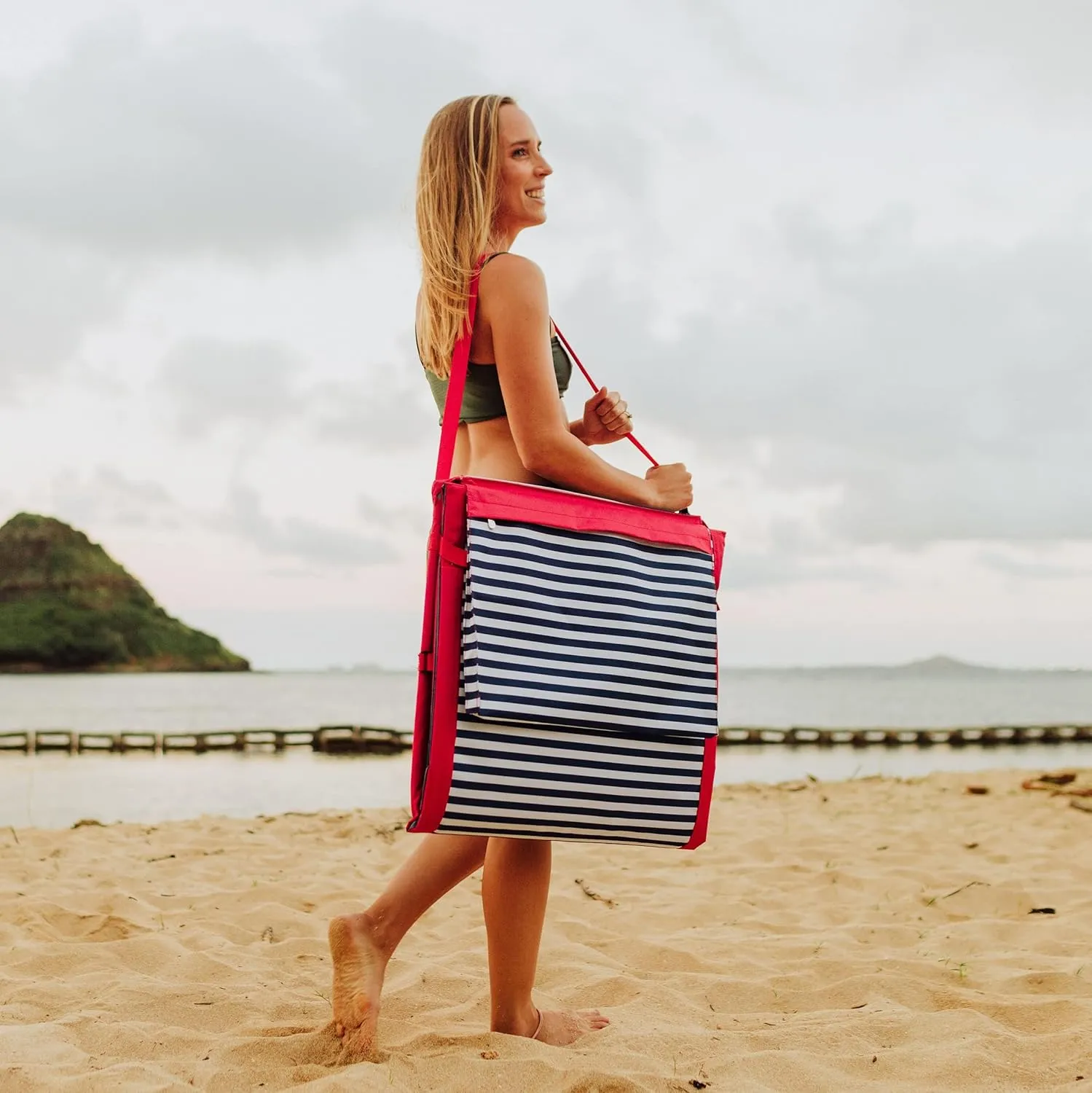 PICNIC TIME Beachcomber Portable Lounger - Soft Beach Mat & Chair - Blue Pinstripe