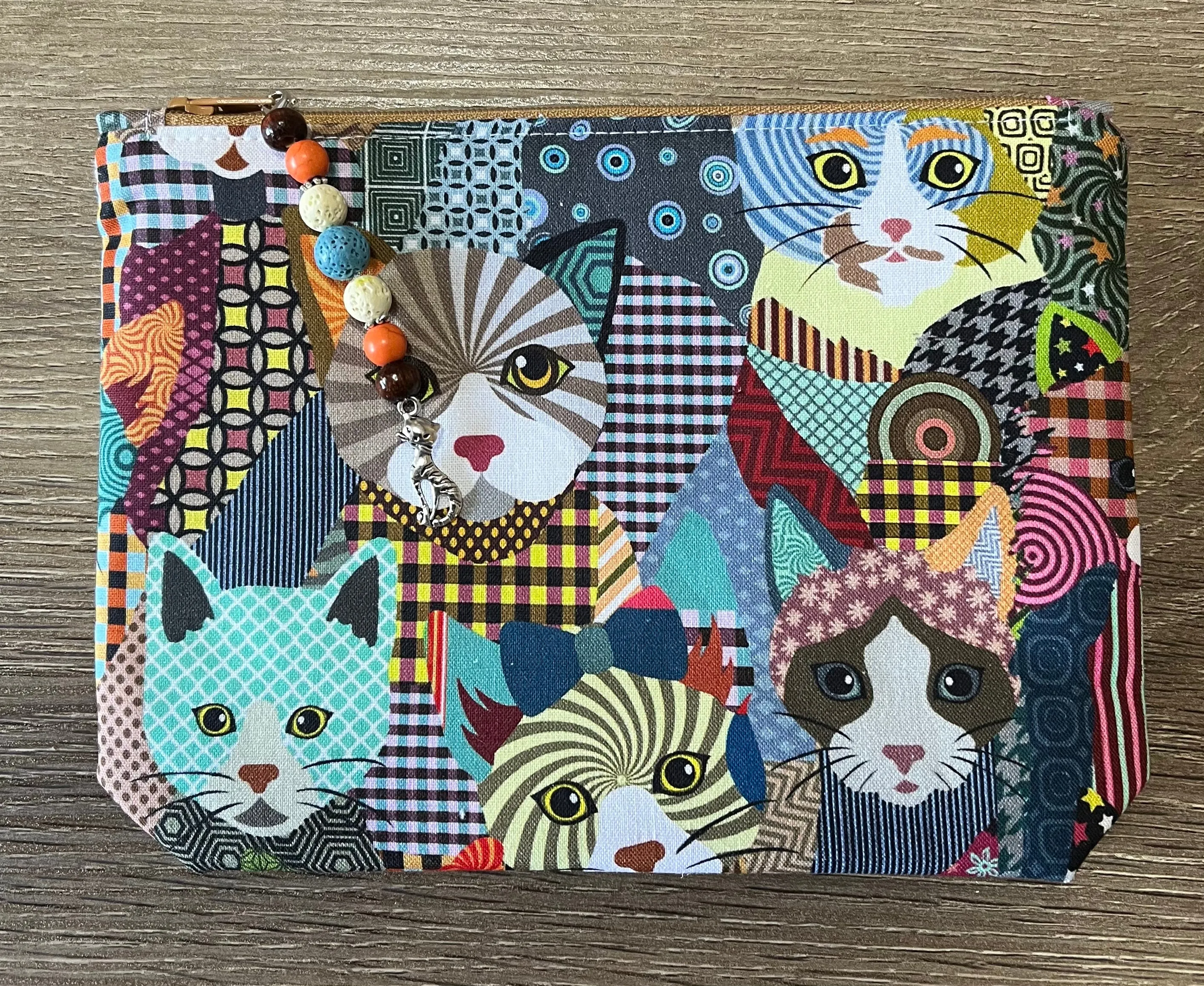 Retro Cats with boxed bottom - 19.5cm x 14cm with Zipper Charm