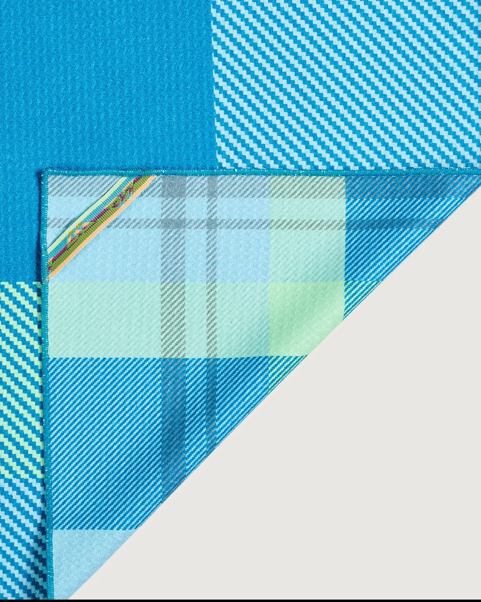 Roamer Sand Proof Beach Towel - Eddy Blanket Check