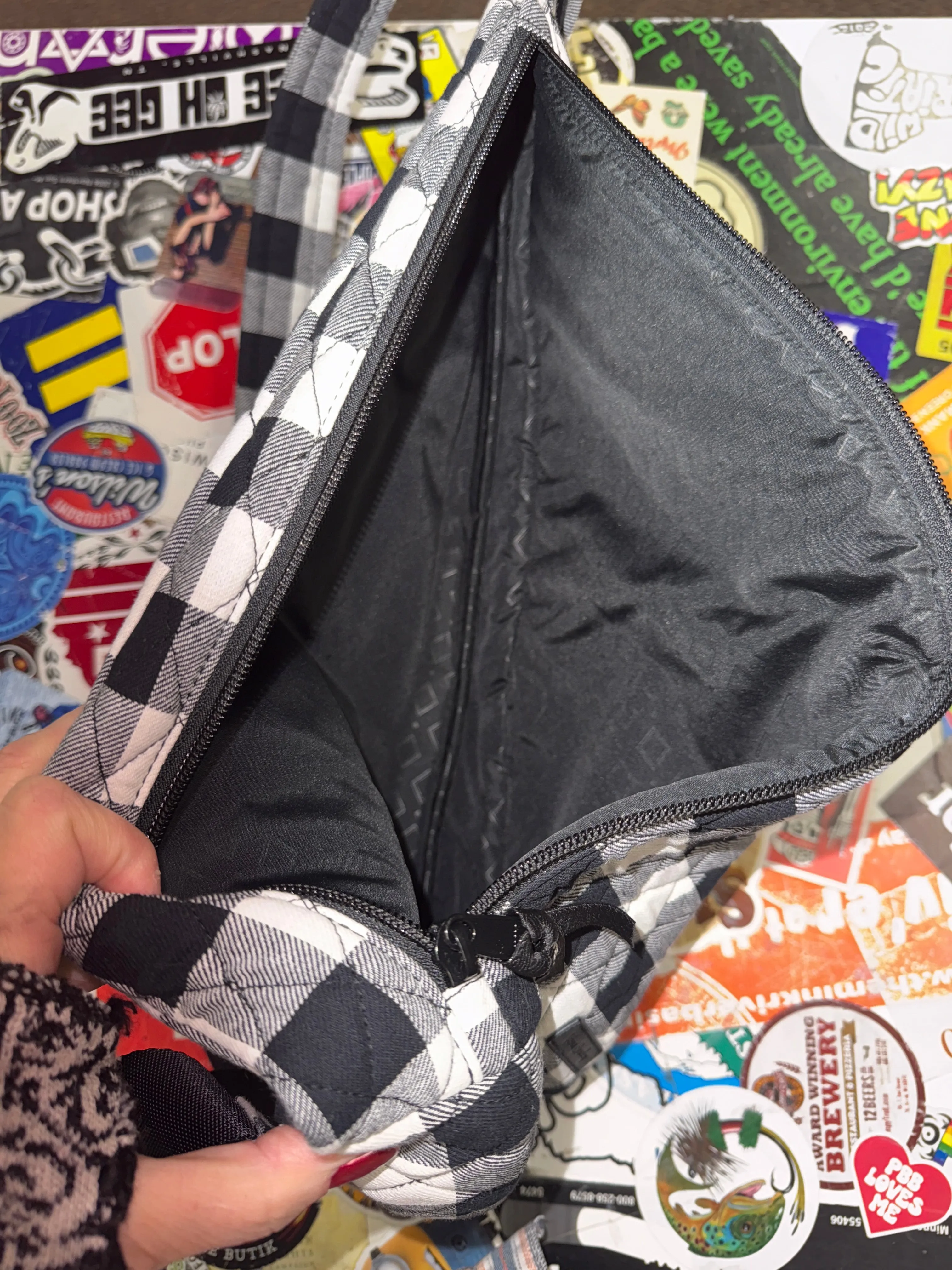 VERA BRADLEY SLING BAG (org$75)