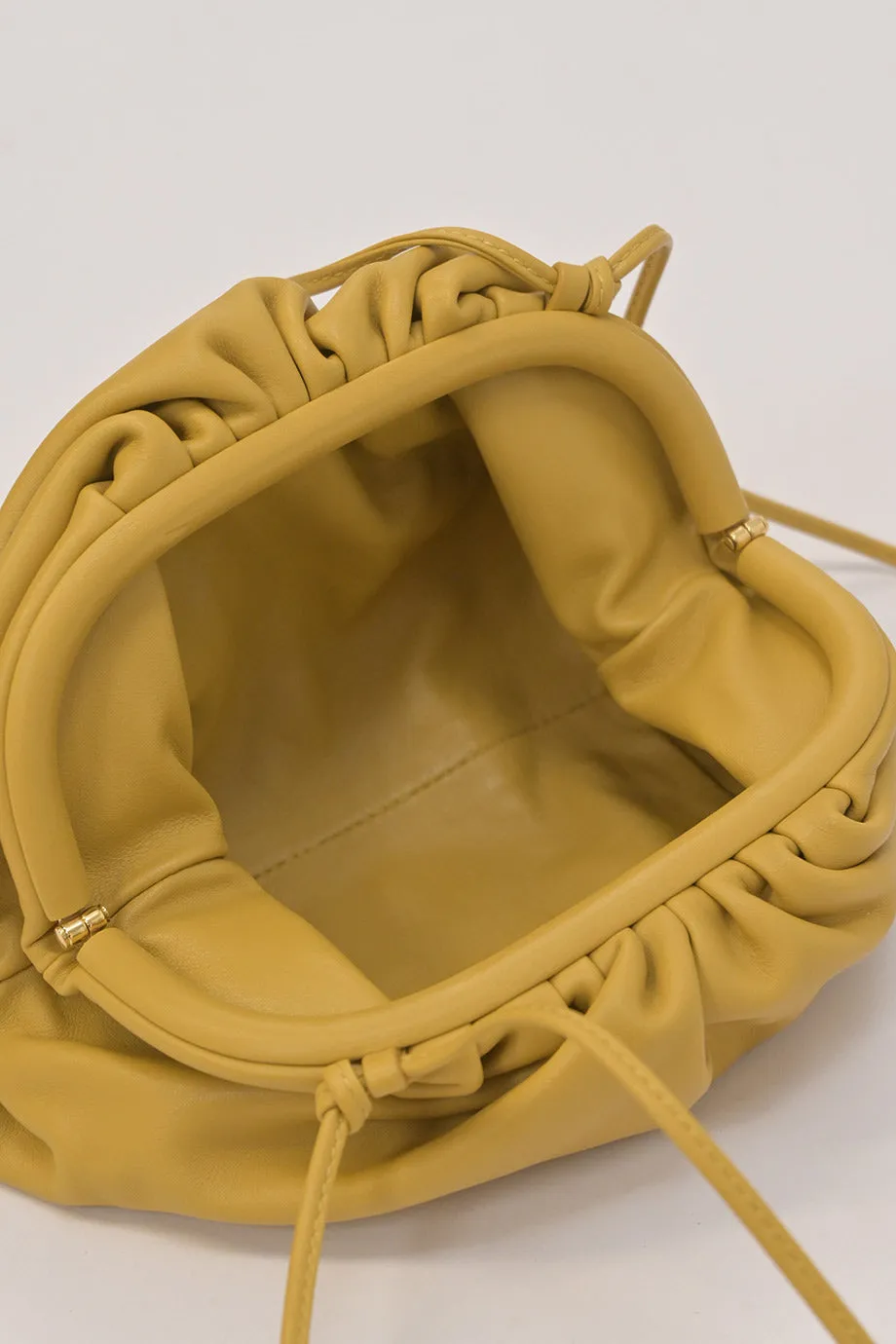[WB6190] Bottega Veneta | Cross-Body Bag