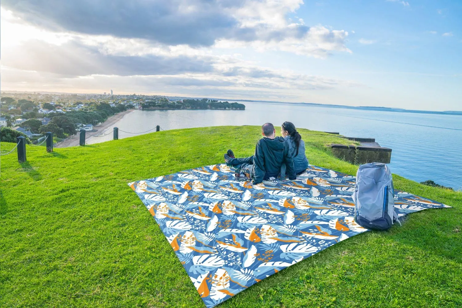 WEKAPO Beach Blanket Waterproof Sandproof Oversized, Extra Large Beach Mat Sand Free, Lightweight & Compact Sand Free Mat with 6 Stakes & 4 Corner Pockets