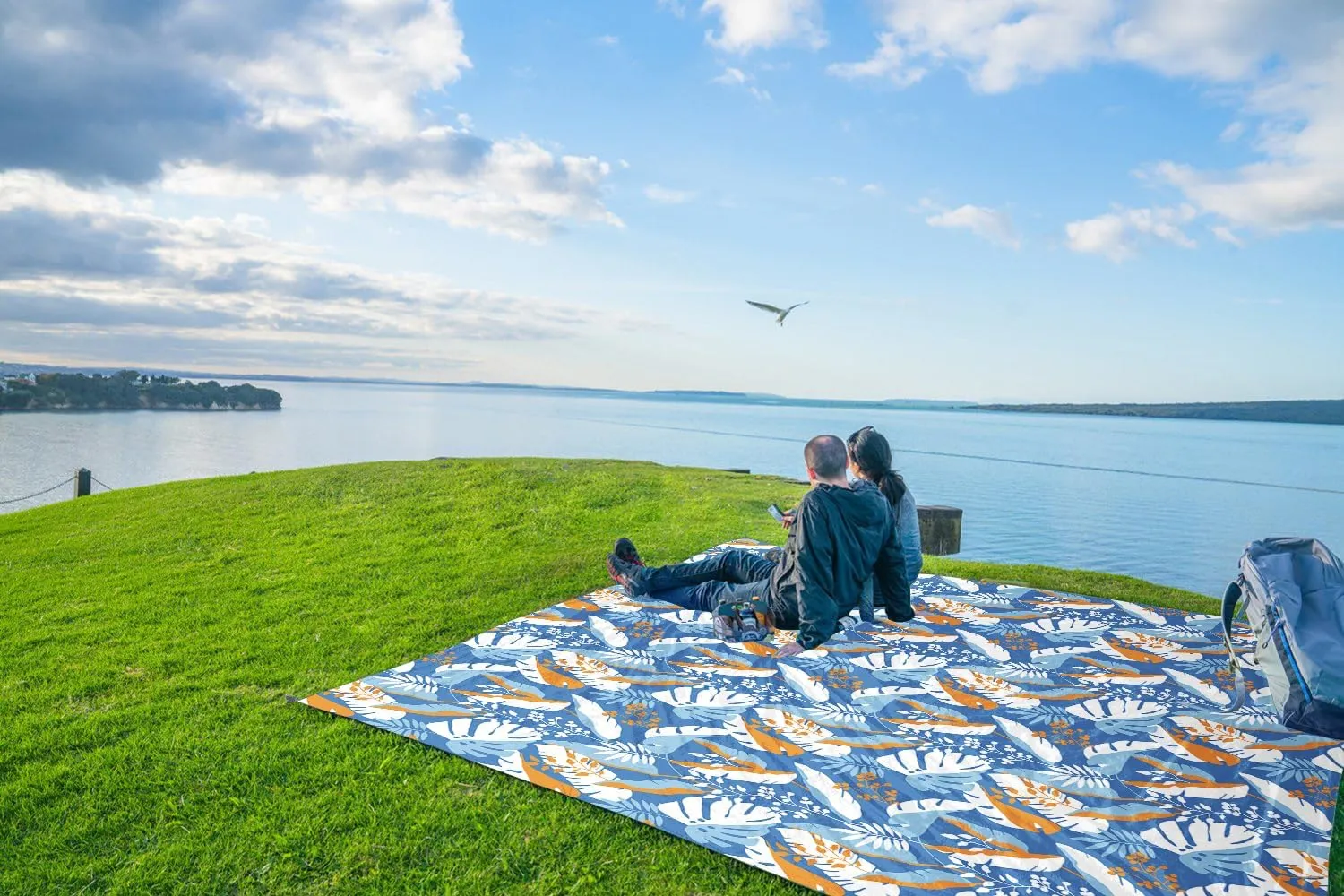 WEKAPO Beach Blanket Waterproof Sandproof Oversized, Extra Large Beach Mat Sand Free, Lightweight & Compact Sand Free Mat with 6 Stakes & 4 Corner Pockets